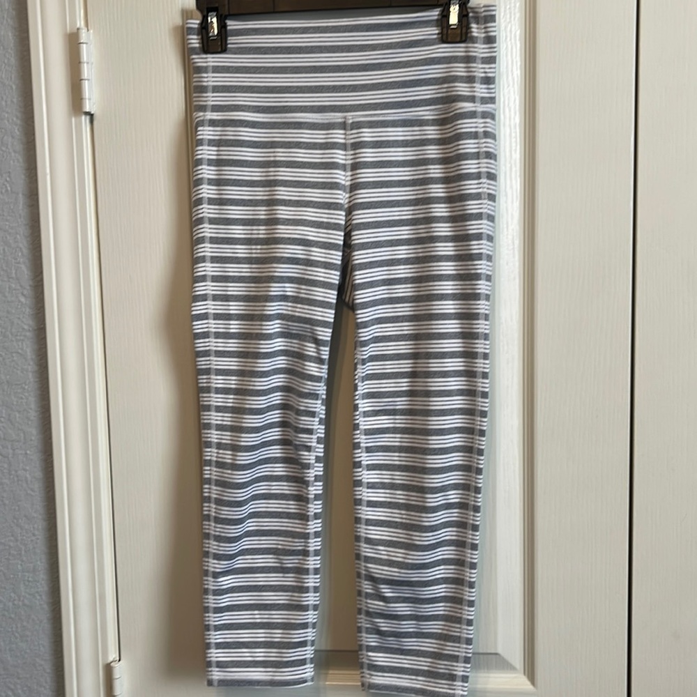 Athleta Chatarunga Capri